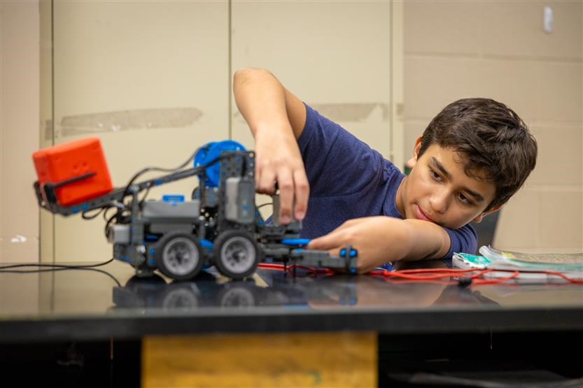 SMS students build robots.