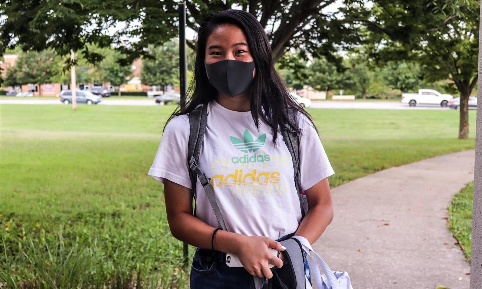 girl wears mask 