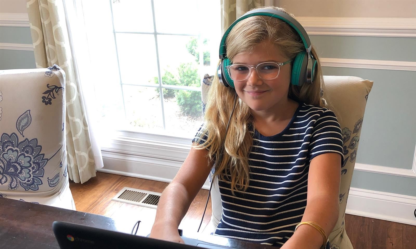 girl on laptop