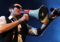  Weiland sings into a megaphone