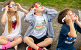 students looking up wearing eclipse glasses 